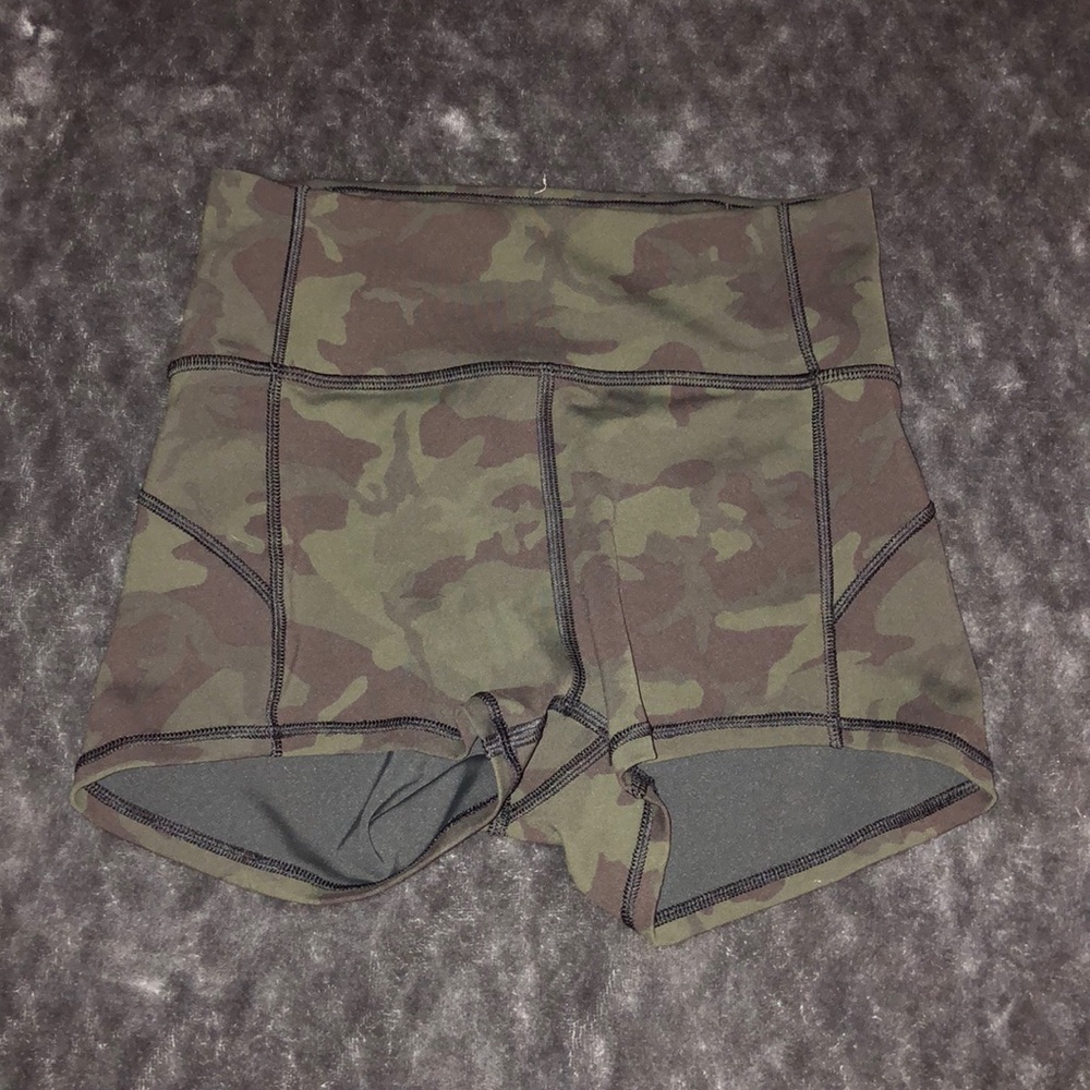 Lululemon camo short shorts